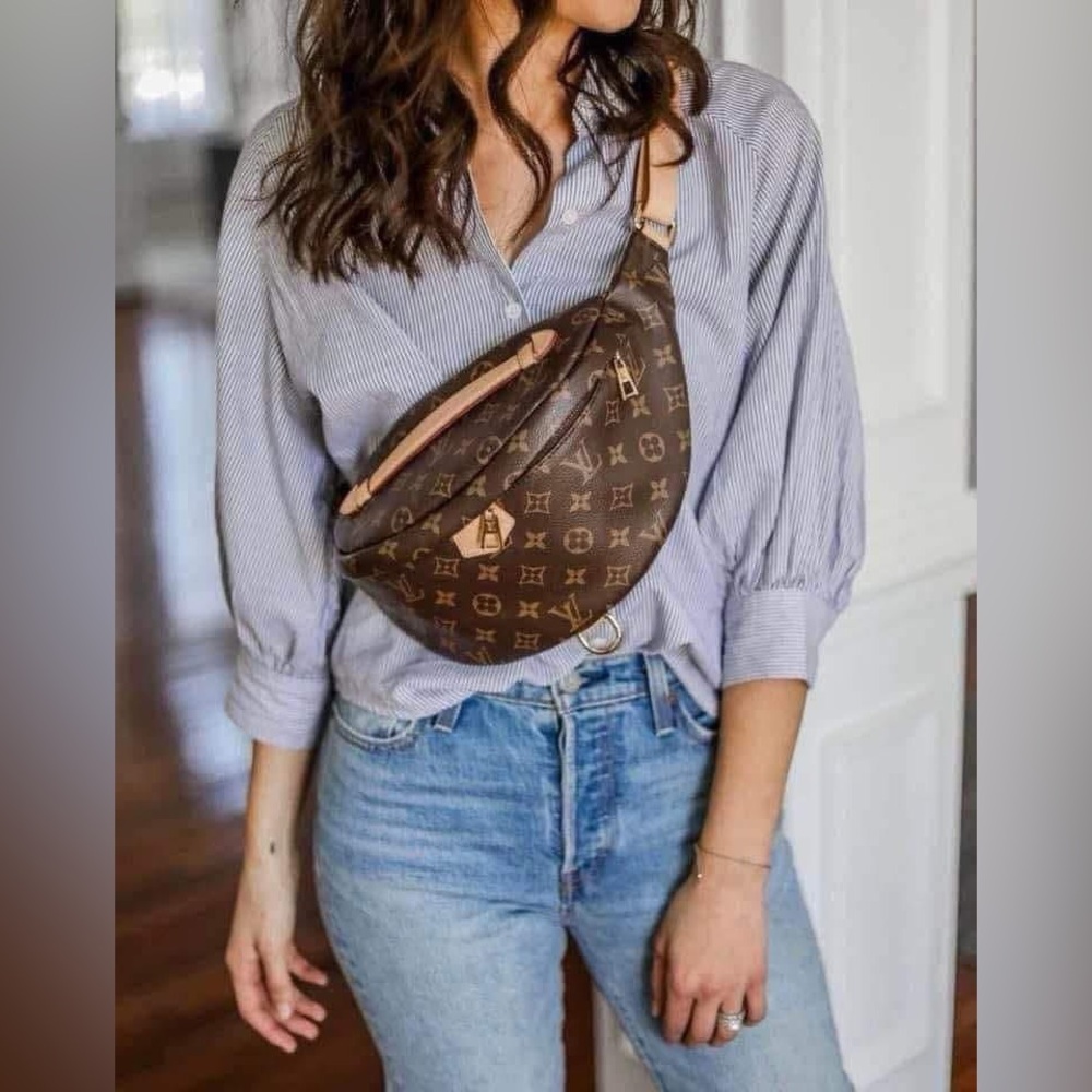 ❌SOLD❌🎀Louis Vuitton Monogram Bumbag - Picture 16 of 16